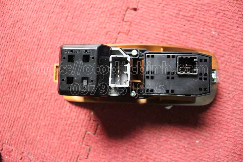 Công tắc nâng kính, chỉnh gương Hyundai Porter 935704f351wl