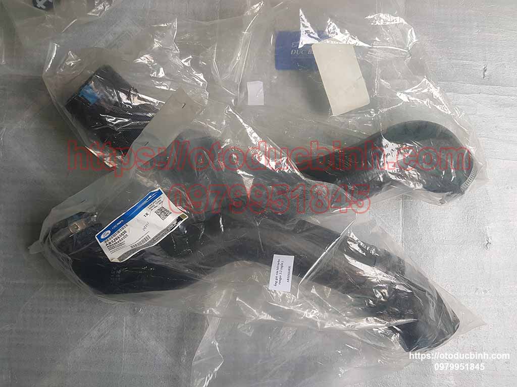 Ống cao su hay ống tuy ô gió vào két turbo FORD RANGER 3.2 ngắn