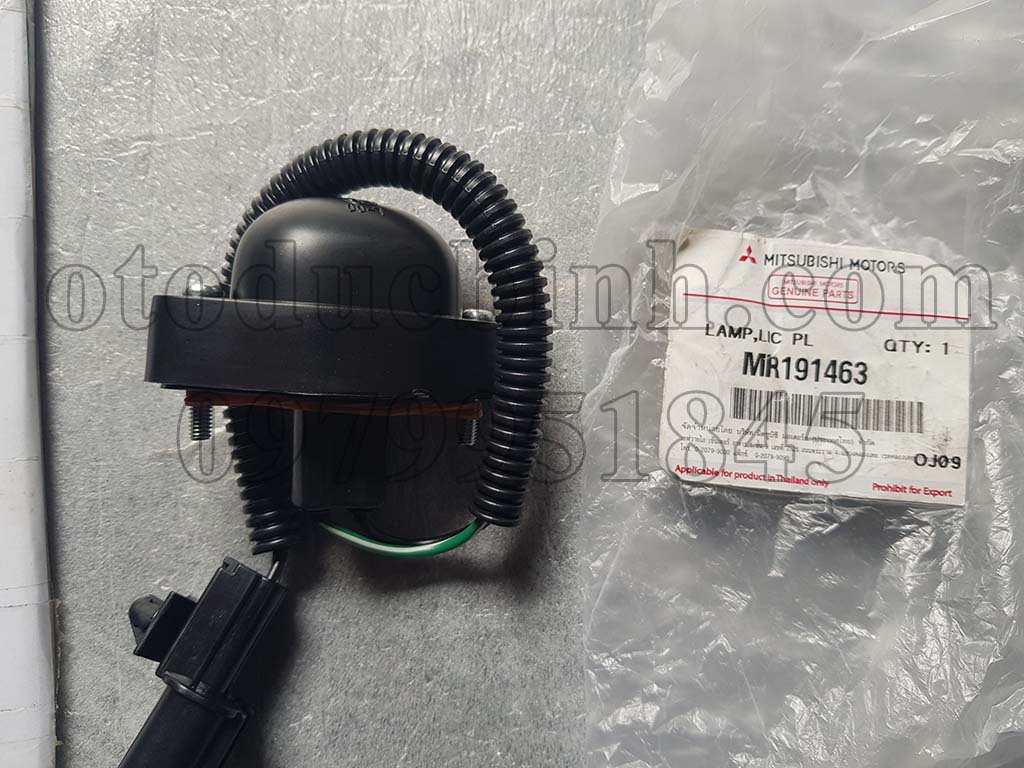 Đèn soi biển số Mitsubishi Triton MR191463