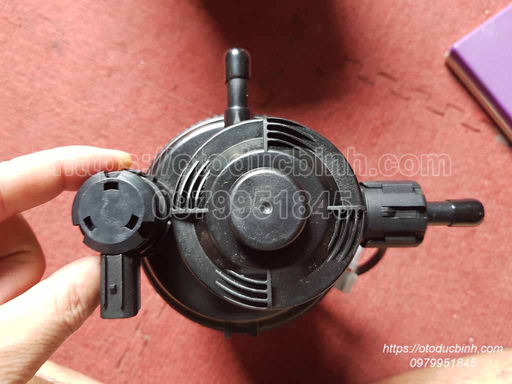 Bơm tay nhiên liệu Hilux, Fortuner, Innova 233000l041