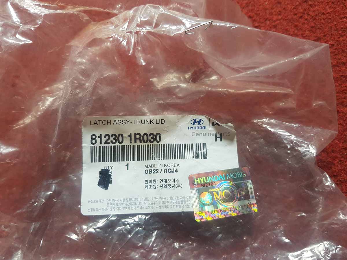 Khóa ngậm cốp sau Huyndai Accent 2011-2016 812301r030