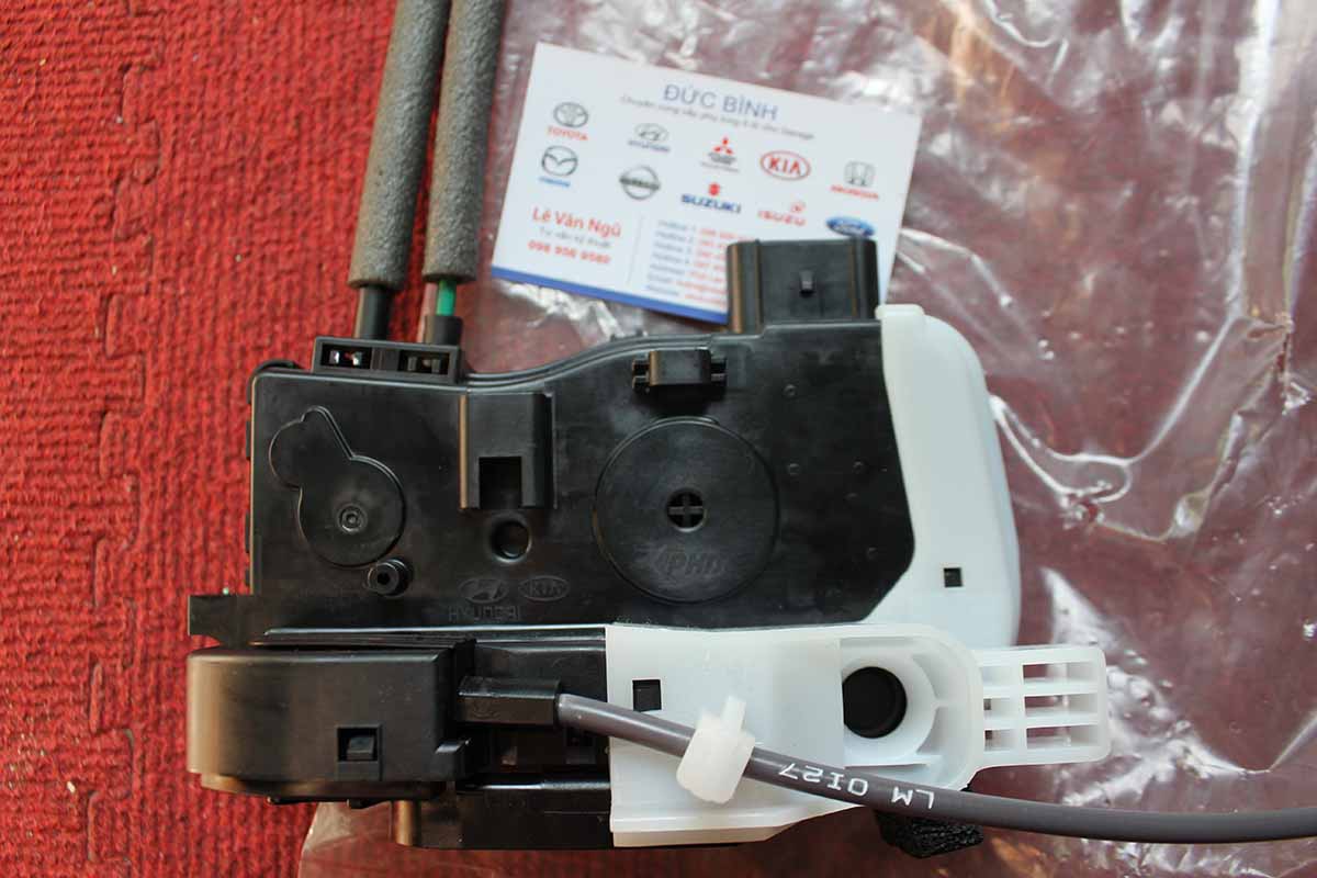 Ổ khoá ngậm cửa sau lái Tucson 81320D3000