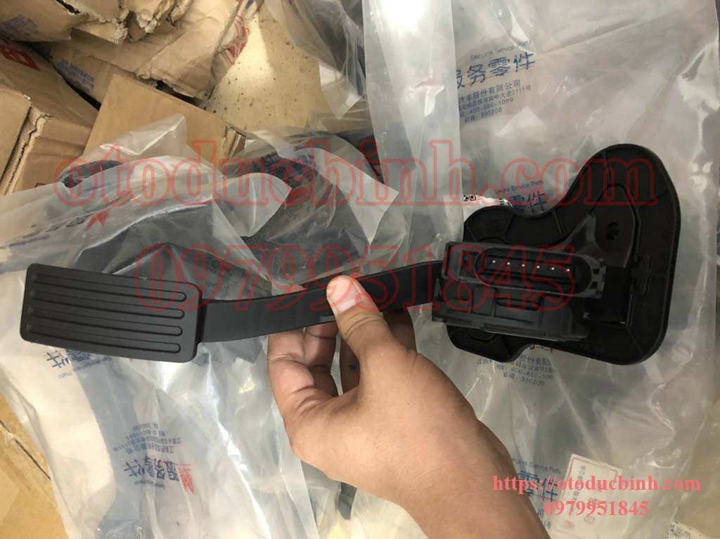 Bàn đạp chân ga Ford Transit 6C119F836CD