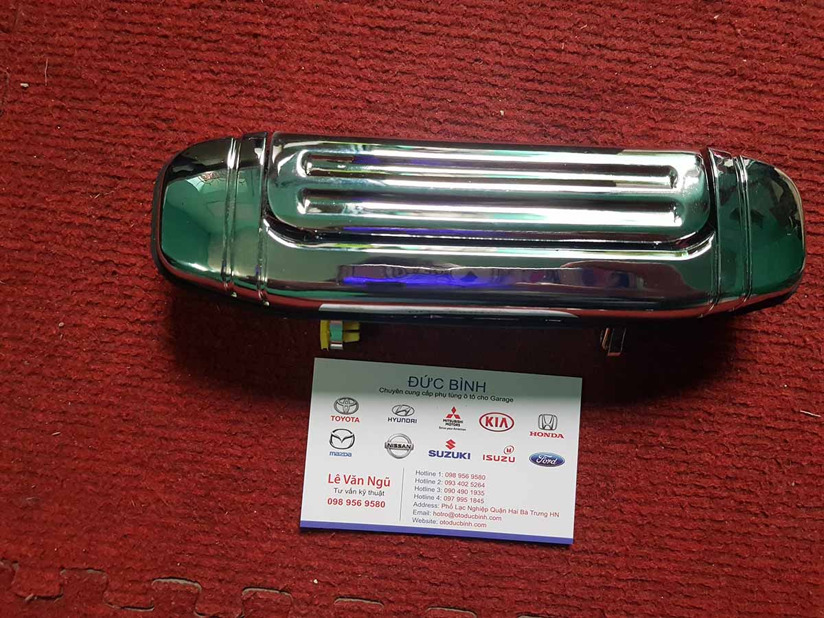 Tay mở cửa ngoài trước lái Mitsubishi Pajero