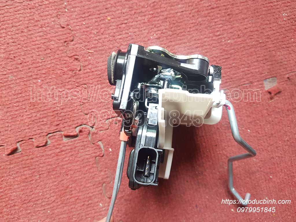 Ổ khoá ngậm cửa sau Kia Morning 814101y020  814201y020