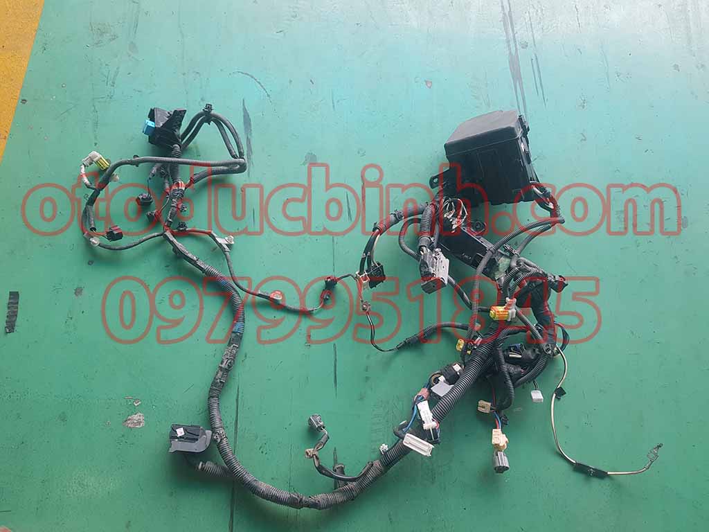 Bộ dây điện trong khoang động cơ Toyota Vios