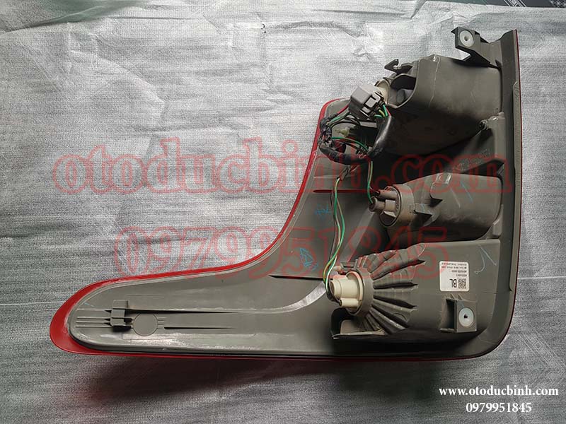 Đèn hậu Mitsubishi Triton 2015-2018 8330A943 8330A994