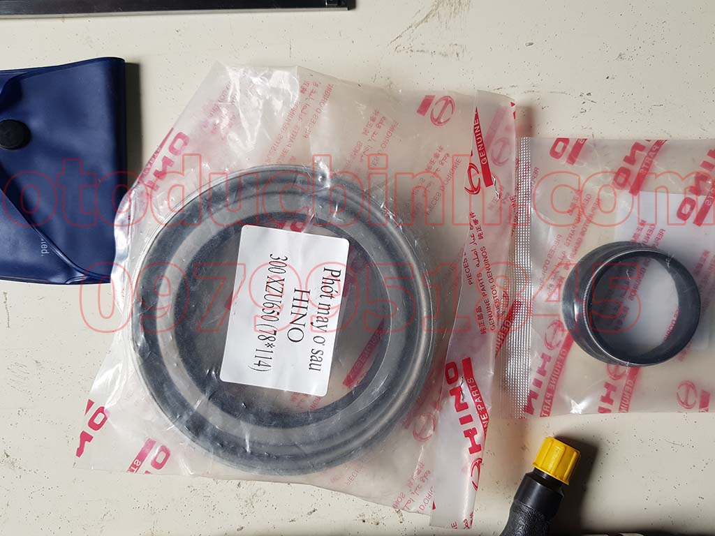 Phớt láp Hino 300