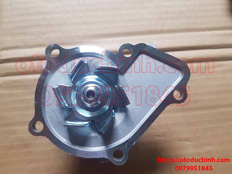 Bơm nước Nissan Urvan