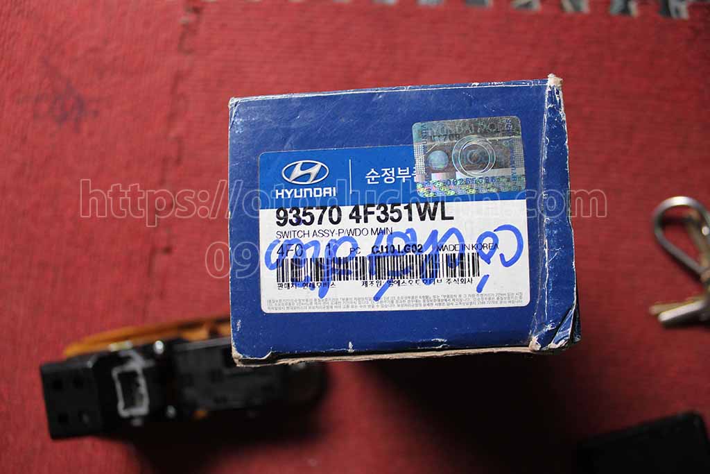 Công tắc nâng kính, chỉnh gương Hyundai Porter 935704f351wl