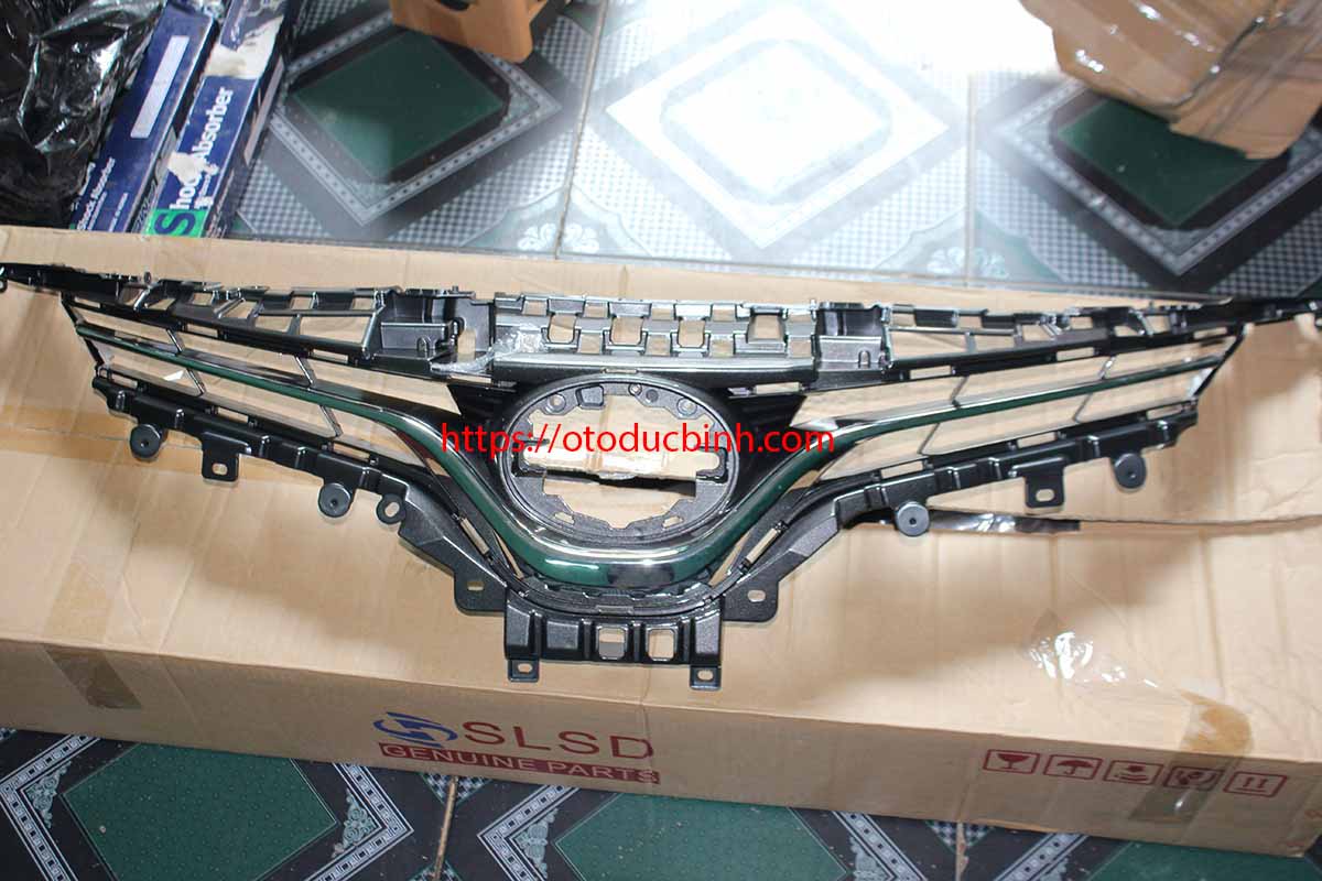 Mặt ca lăng Toyota Camry 2019 5310106b70