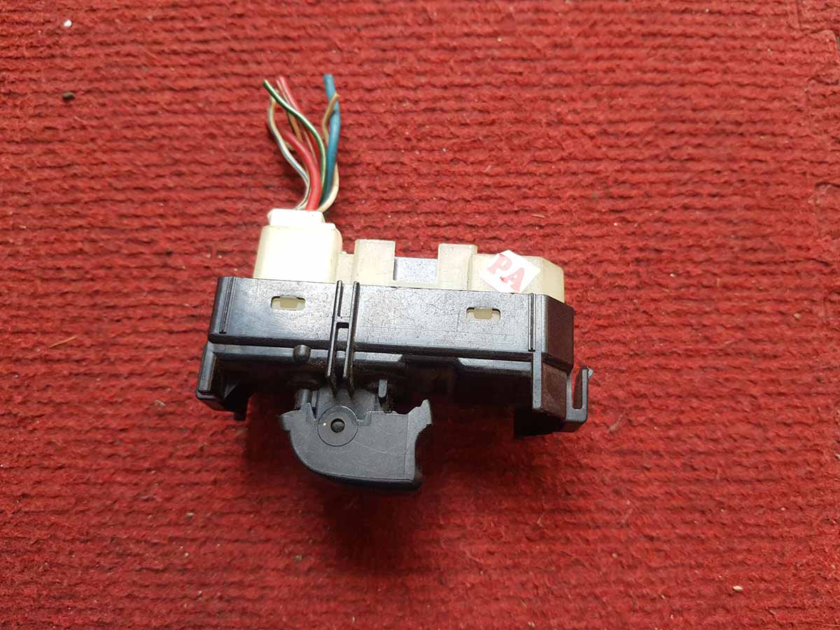 Công tắc nâng kính bên phụ Toyota Land Cruiser Prado 84030-60022 8403060022